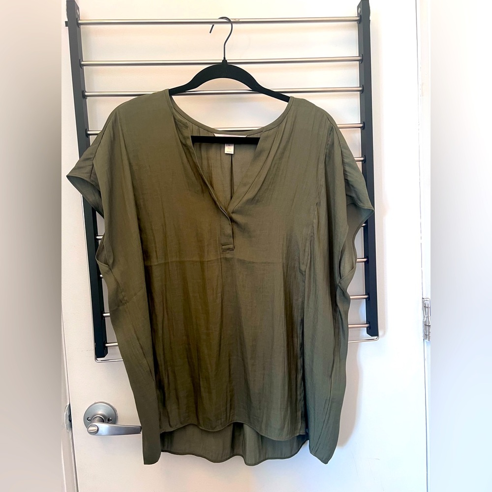 Banana Republic Olive green dolman sleeve blouse. 
XL. Like new.
